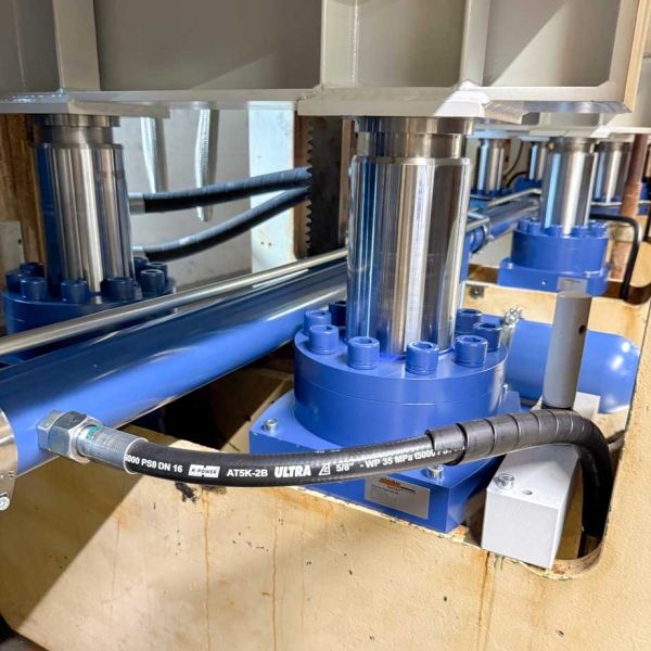 Neue Zylinder Schenker Hydraulik AG