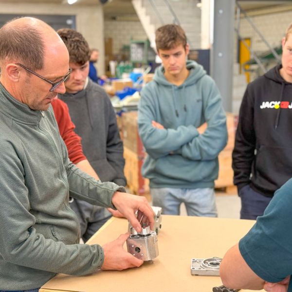 Besuch Berufsschule Sursee Schenker Hydraulik AG