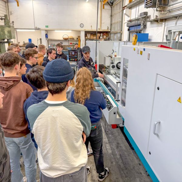 Besuch Berufsschule Sursee Schenker Hydraulik AG