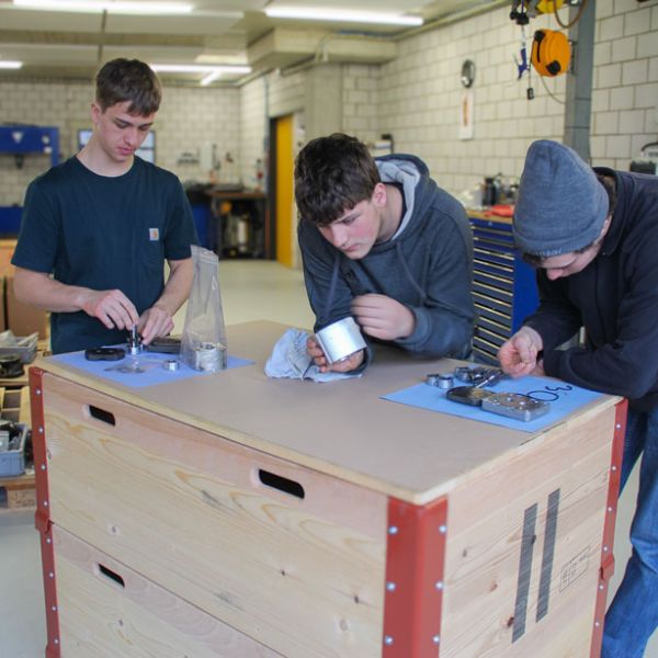 Besuch Berufsschule Sursee Schenker Hydraulik AG