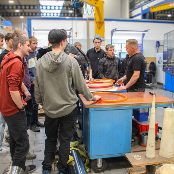 Besuch Berufsschule Sursee Schenker Hydraulik AG