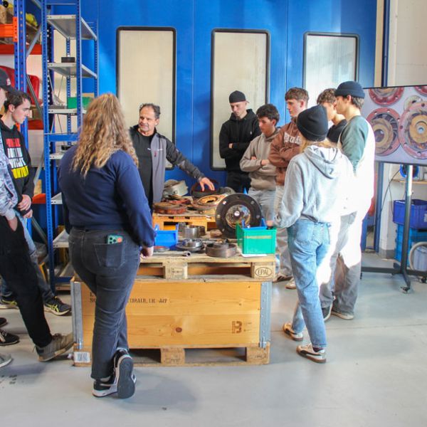 Besuch Berufsschule Sursee Schenker Hydraulik AG