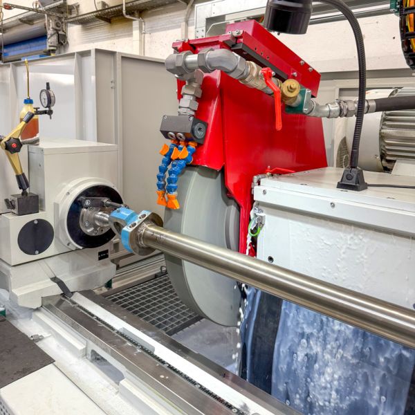Rundschleifmaschine Hartchromwerk Erlinsbach Schenker Hydraulik