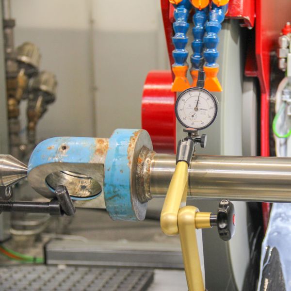 Rundschleifmaschine Hartchromwerk Erlinsbach Schenker Hydraulik
