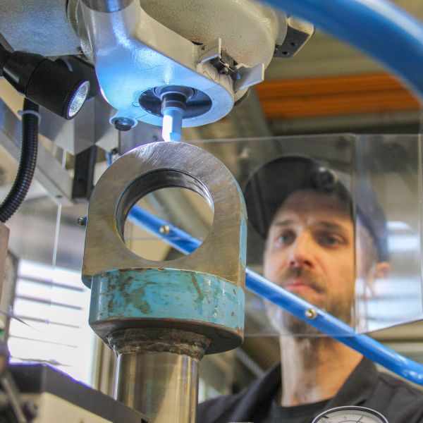 Zentrumschleifmaschine Schenker Hydraulik Hartchromwerk