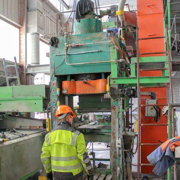 Revision Presse für Herstellung von Kalksandsteinen